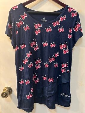 Disney Parks Navy Top with Pink Minnie Bow Print, Sz L